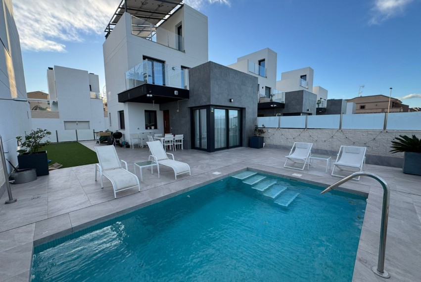 Reventa - Villa - Torrevieja - Los Balcones