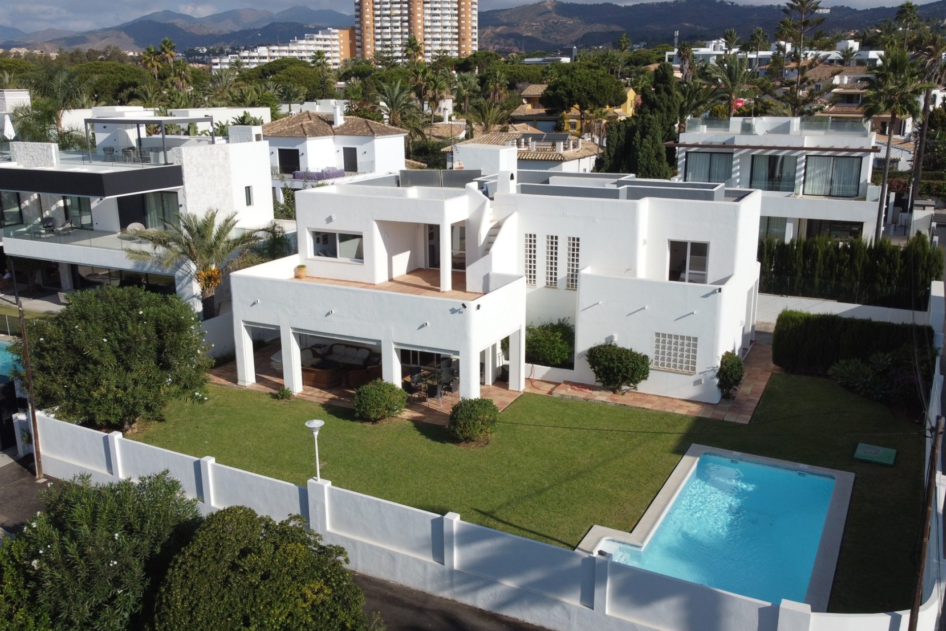 Revente - Villa - Marbella - Las Chapas