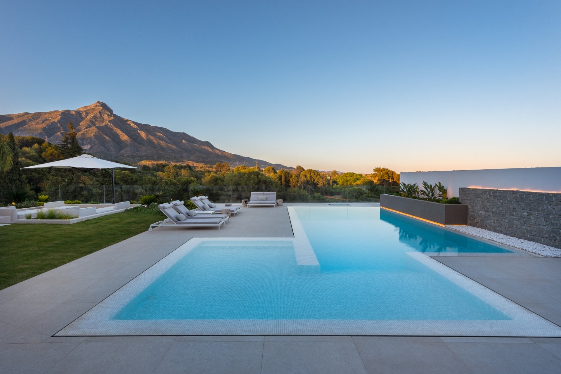 Revente - Villa - Marbella - Nueva Andalucía