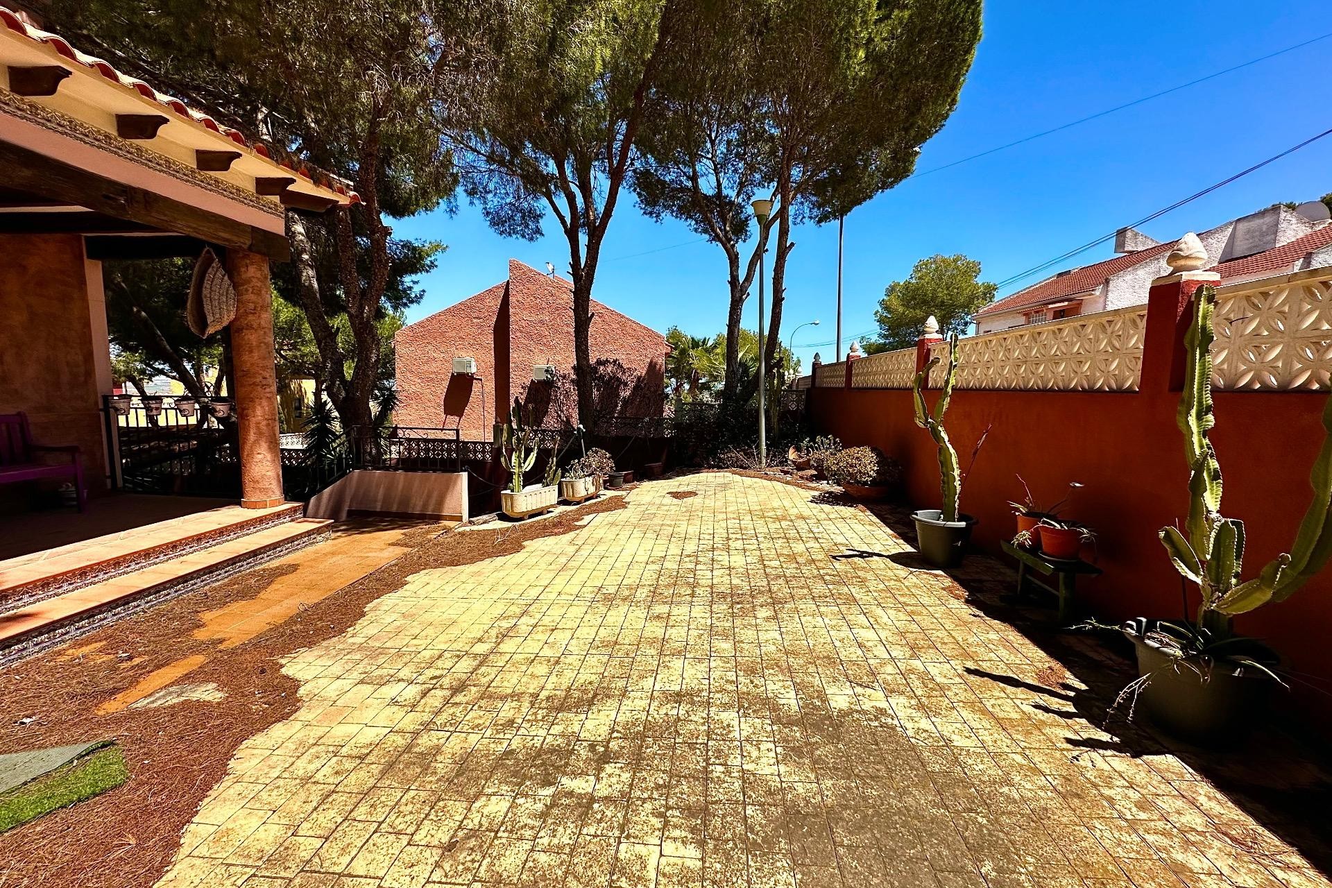 Revente - Villa - San Miguel de Salinas - Ciudad de las comunicaciones