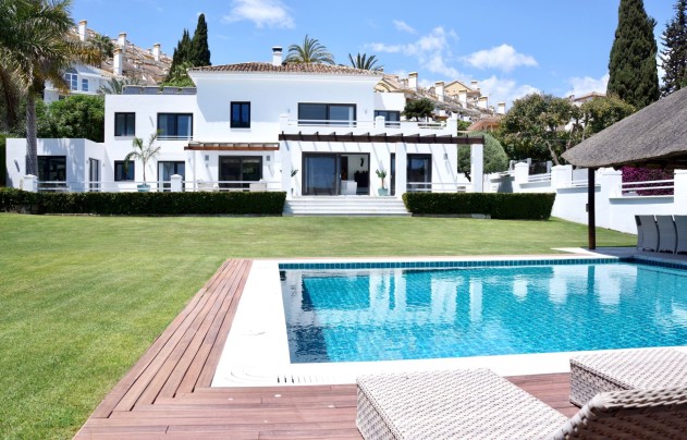 Villa - Herverkoop - Marbella - Nueva Andalucía