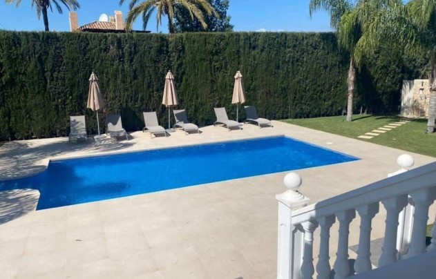 Villa - Herverkoop - Marbella - Nueva Andalucía