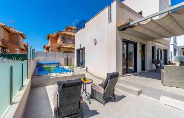 Villa - Herverkoop - Torrevieja - Aguas Nuevas