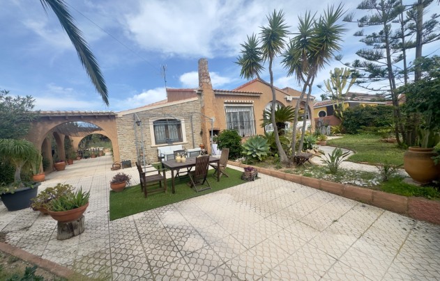 Villa - Herverkoop - Torrevieja - Aguas Nuevas