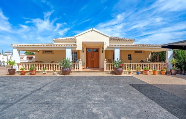 Villa - Resale - Heredades - Heredades