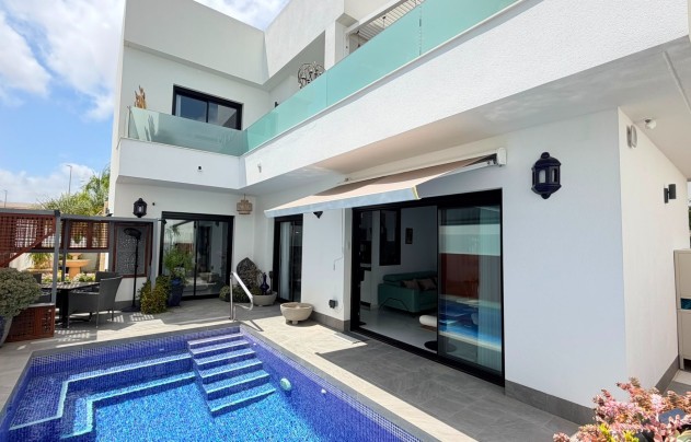 Villa - Resale - Los Montesinos - La Herrada