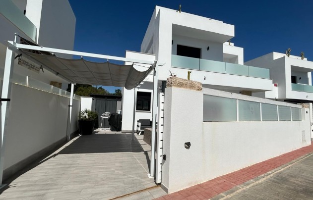 Villa - Resale - Los Montesinos - La Herrada