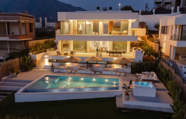 Villa - Resale - Marbella - Nueva Andalucía