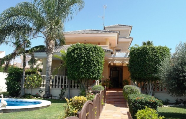 Villa - Resale - Torrevieja - Aguas Nuevas