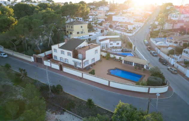 Villa - Resale - Torrevieja - Los Balcones