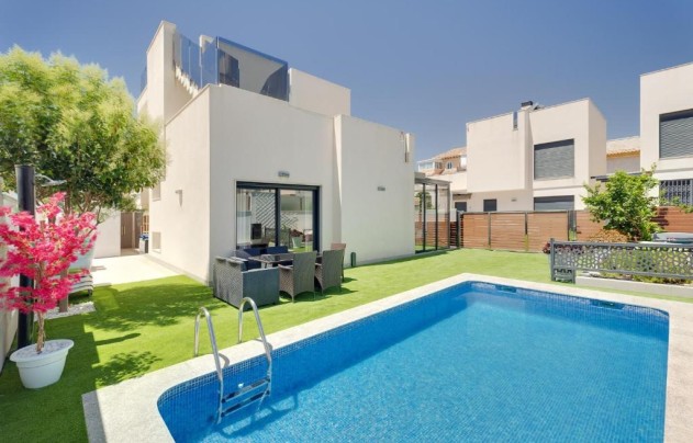 Villa - Resale - Torrevieja - Torrevieja