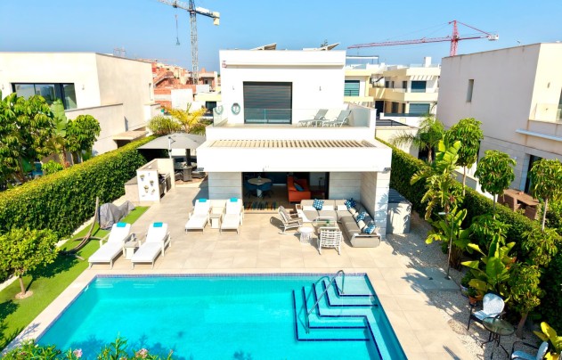 Villa - Reventa - Los Montesinos - La Herrada