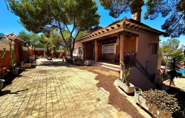 Villa - Reventa - San Miguel de Salinas - Ciudad de las comunicaciones