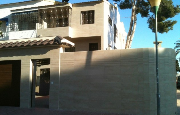 Resale - House - Punta Prima