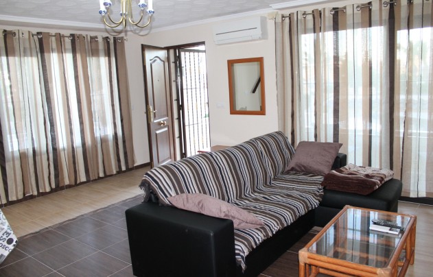 Resale - House - Punta Prima