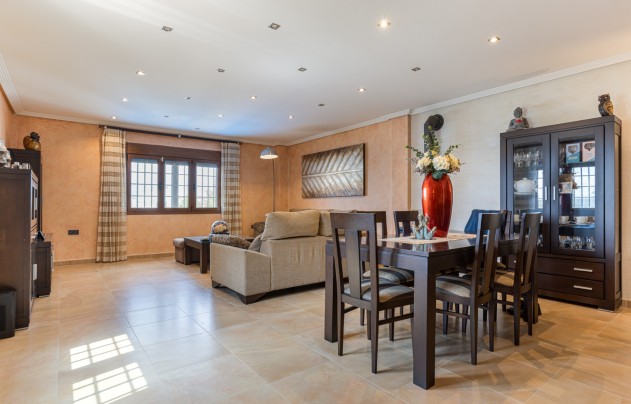 Resale - Villa - Los Montesinos - La Herrada