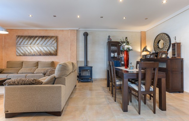 Resale - Villa - Los Montesinos - La Herrada