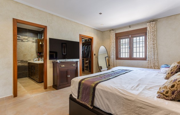 Resale - Villa - Los Montesinos - La Herrada