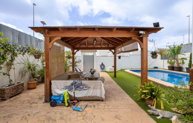 Resale - Villa - Los Montesinos - La Herrada