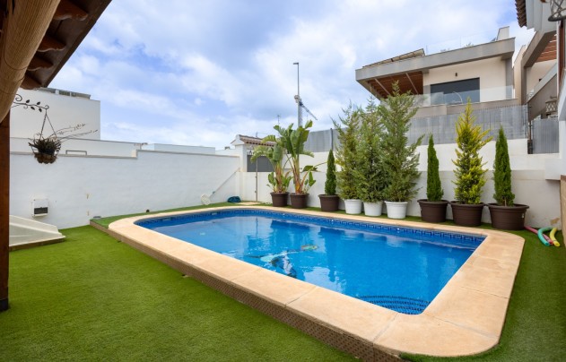 Resale - Villa - Los Montesinos - La Herrada