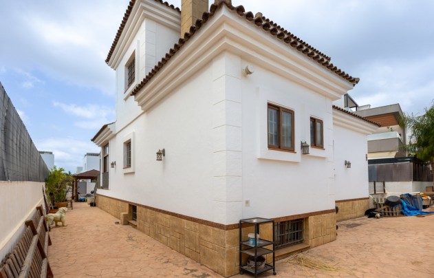 Resale - Villa - Los Montesinos - La Herrada