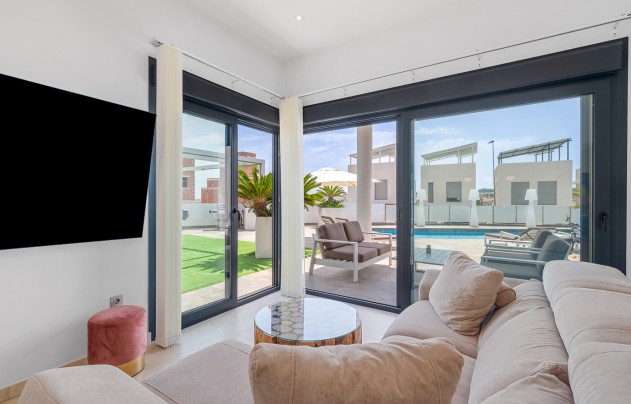 Resale - Villa - Orihuela Costa - Villamartín