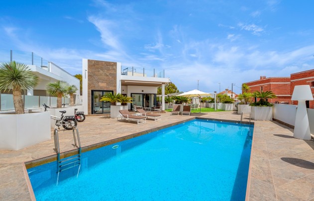 Resale - Villa - Orihuela Costa - Villamartín