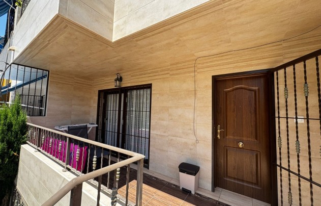 Resale - House - Punta Prima