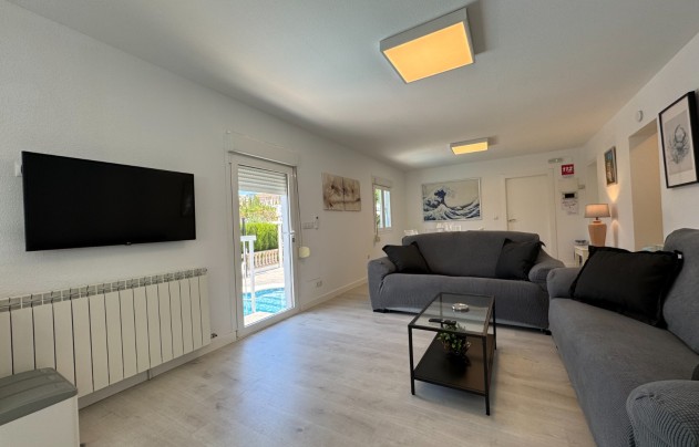 Resale - Villa - Blanca