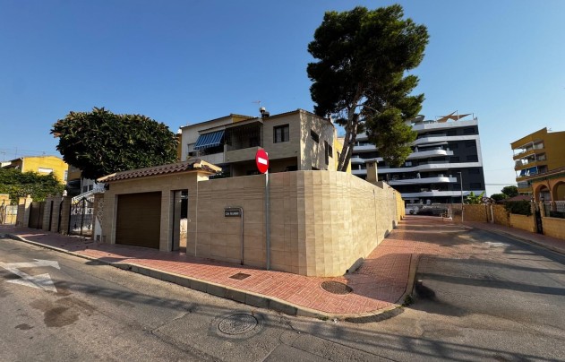 Resale - House - Punta Prima