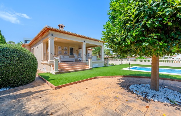 Resale - Villa - Benissa