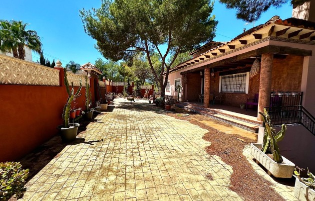 Resale - Villa - San Miguel de Salinas - Ciudad de las comunicaciones