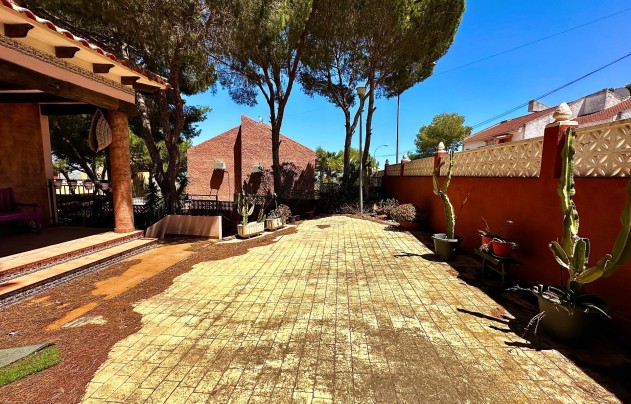 Resale - Villa - San Miguel de Salinas - Ciudad de las comunicaciones