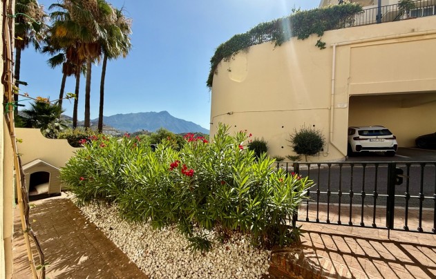 Resale - Apartment - Benahavis - La Quinta