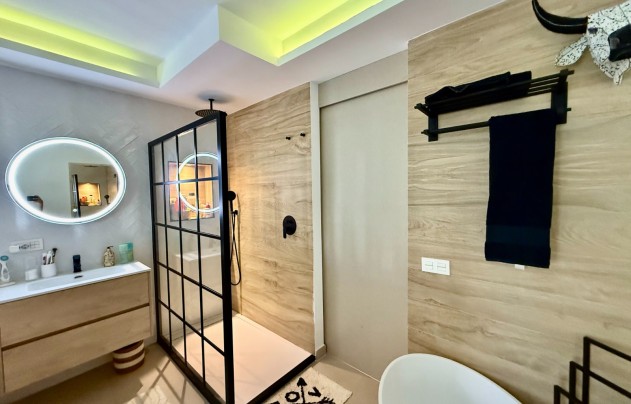 Resale - Apartment - Benahavis - La Quinta