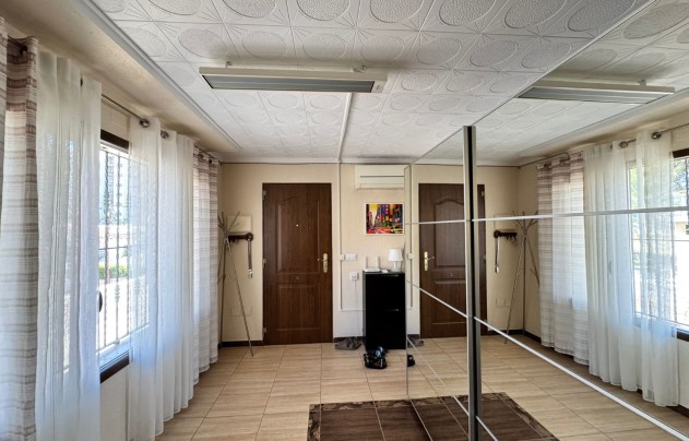 Resale - House - Punta Prima