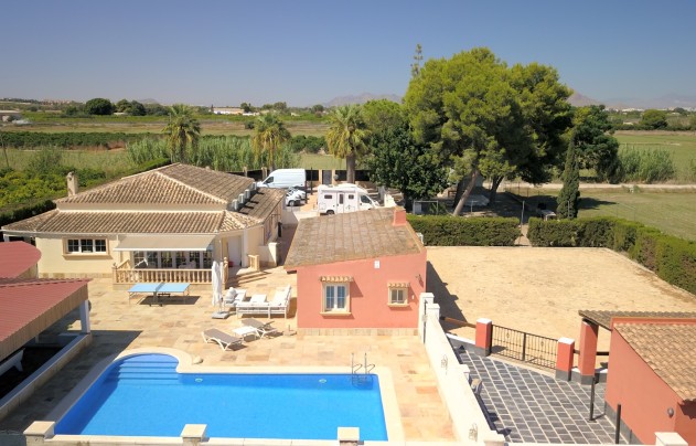 Resale - Villa - Heredades - Heradades