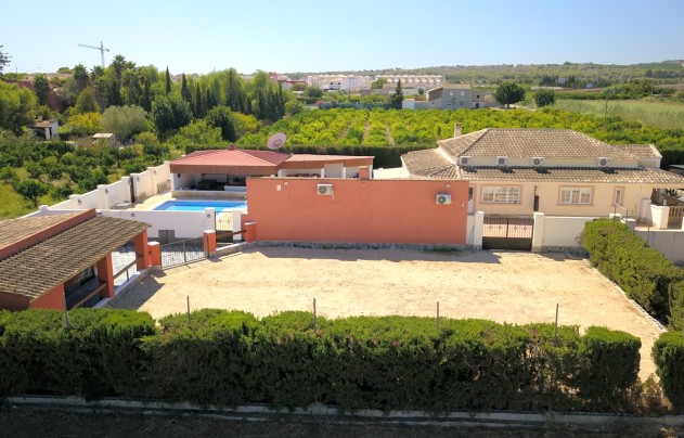 Resale - Villa - Heredades - Heradades