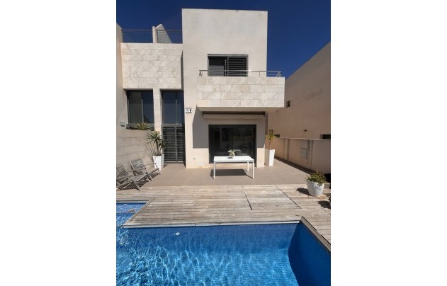 Resale - Villa - Orihuela Costa - La Zenia
