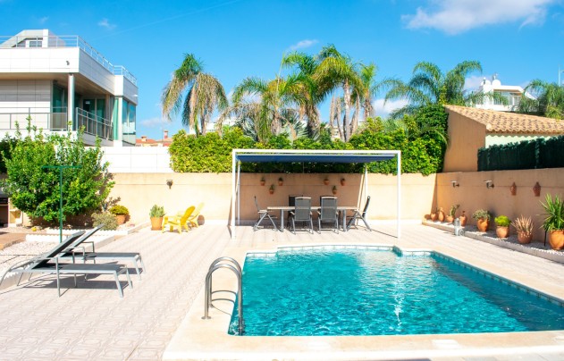 Resale - Villa - Orihuela Costa - La Zenia