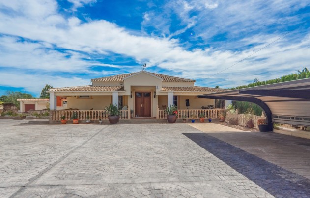 Resale - Villa - Heredades - Heradades