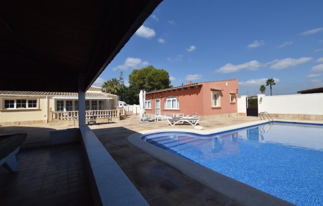 Resale - Villa - Heredades - Heradades