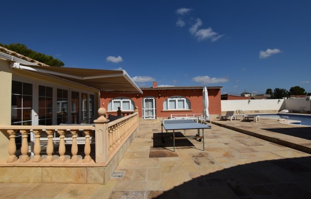 Resale - Villa - Heredades - Heradades