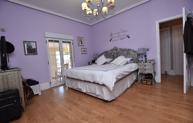 Resale - Villa - Heredades - Heradades