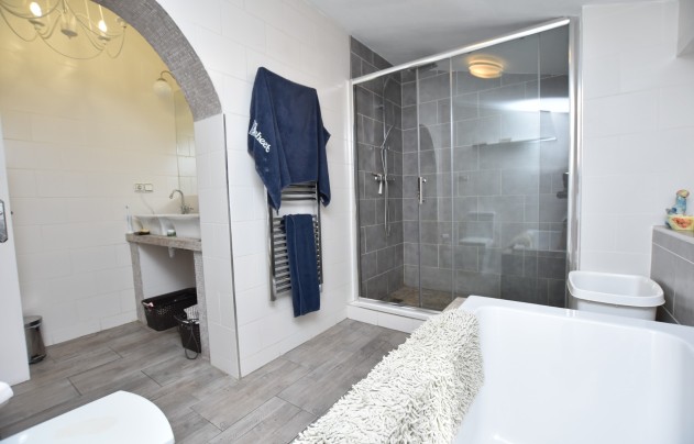 Resale - Villa - Heredades - Heradades