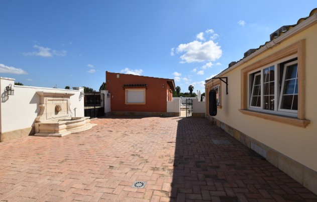 Resale - Villa - Heredades - Heradades