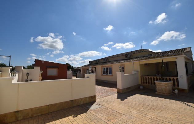 Resale - Villa - Heredades - Heradades