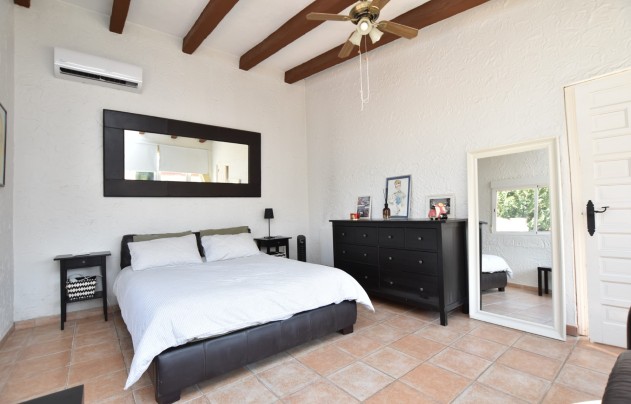 Resale - Villa - Heredades - Heradades