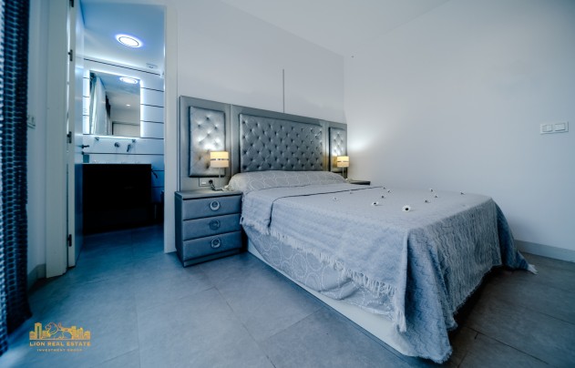 Resale - Villa - Orihuela Costa - Villamartín