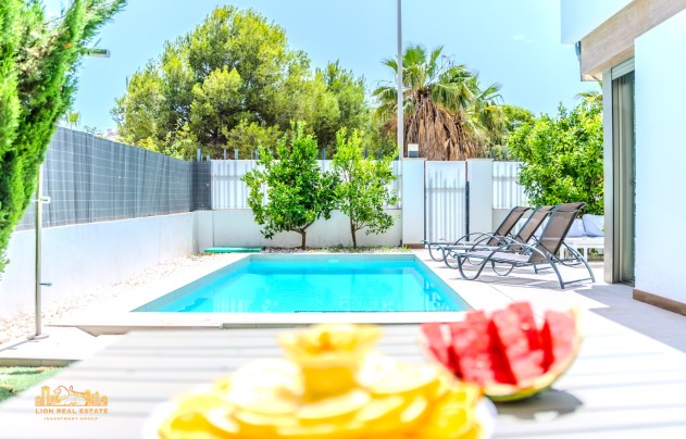 Resale - Villa - Orihuela Costa - Villamartín